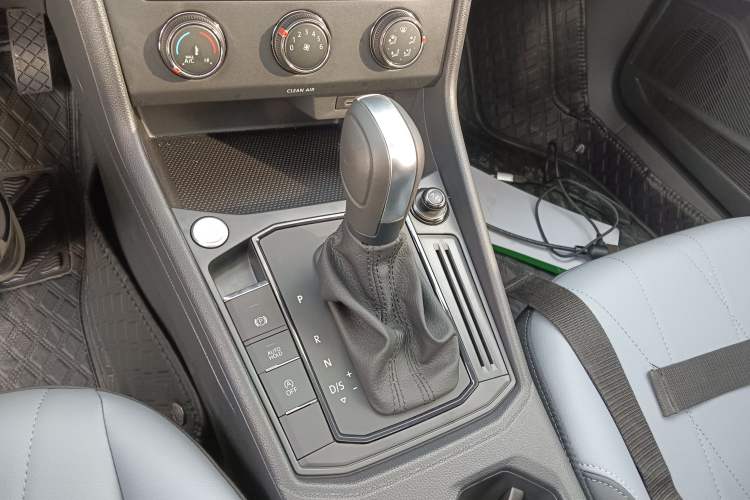 Used Volkswagen Lavida 2024 1.5L Automatic 5 Million Edition Gear Lever