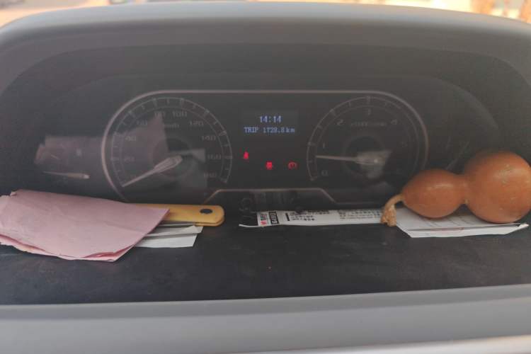 Used SAIC MAXUS Xintu V80 2023 2.0T Manual Classic Aoyuntong Short Wheelbase Ultra-Low Roof 5/6-Seater Instrument Cluster