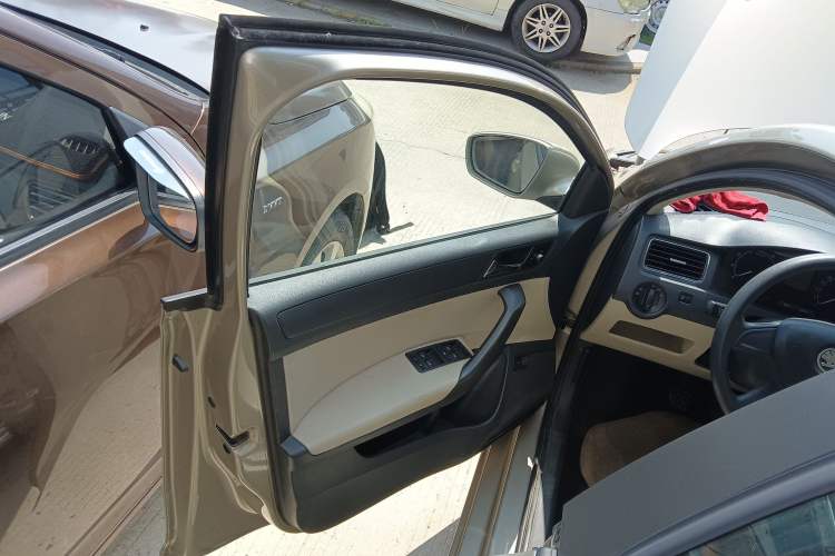 Used Skoda Rapid 2013 1.6L Manual Smart Selection Model