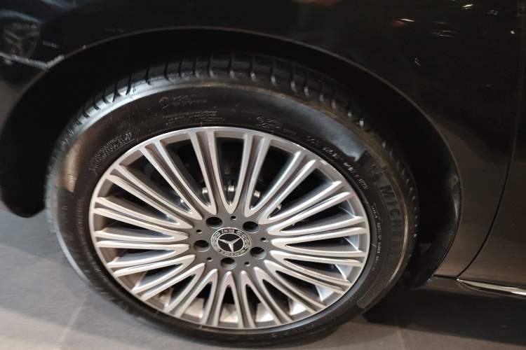 Used Mercedes-Benz E-Class 2020 Restyled E 300 L Exclusive Edition Right Rear Wheel Hub