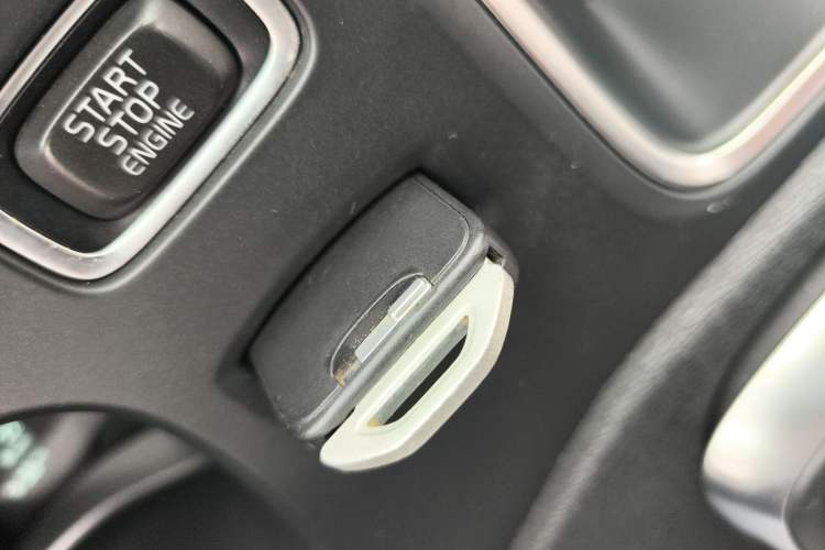 Used Volvo V40 2014 2.0T Zhiya Edition
