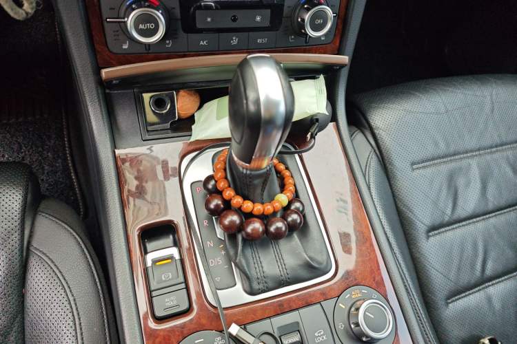 Used Volkswagen Touareg 2011 3.0 TSI Comfort Version Gear Lever