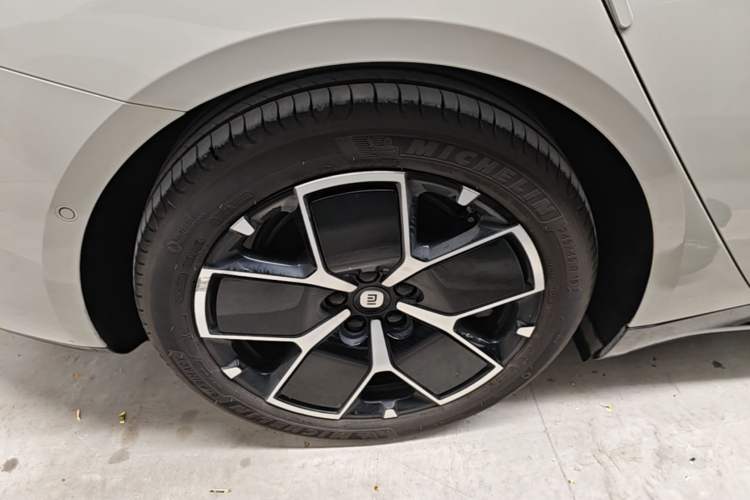 Used Xiaomi Auto SU7 2024 Rear-Drive Long-Range Intelligent Driving Version
