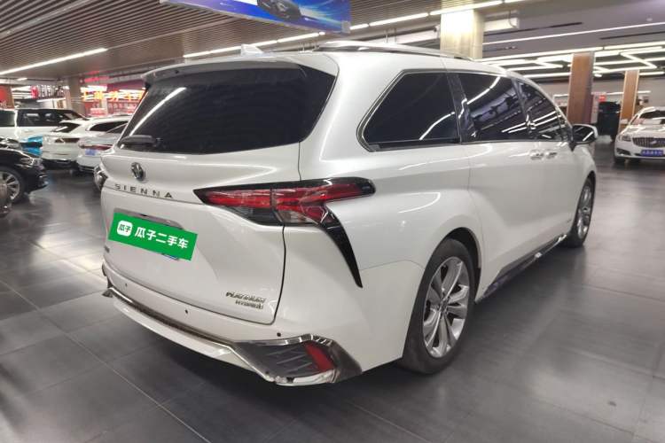 Used Toyota SIENNA 2023 2.5L Hybrid Platinum Edition Rear Right 45 Deg