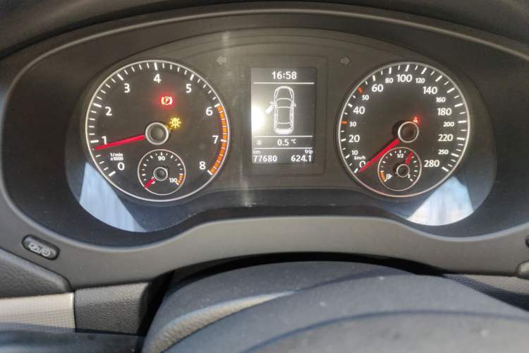 Used Volkswagen Sagitar 2012 1.4TSI Manual Luxury Model Odometer Close Up