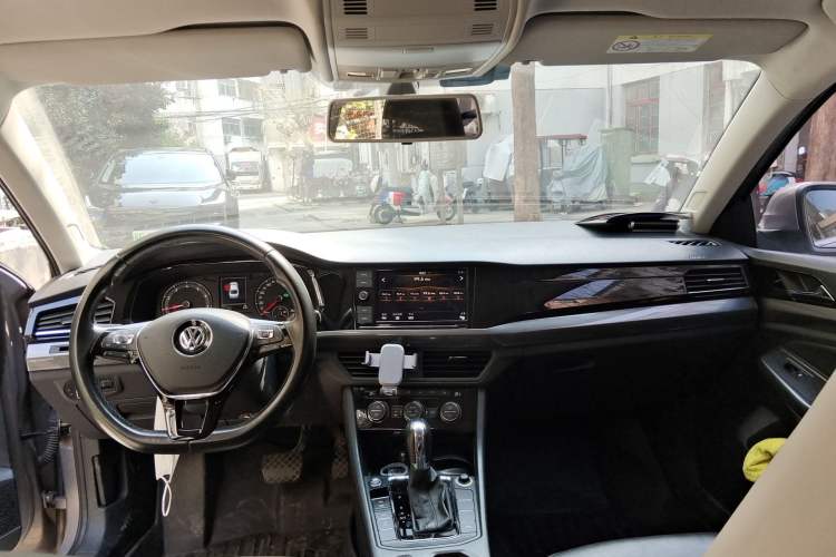 Used Volkswagen Bora 2019 1.5L Automatic Luxury Version Headliner