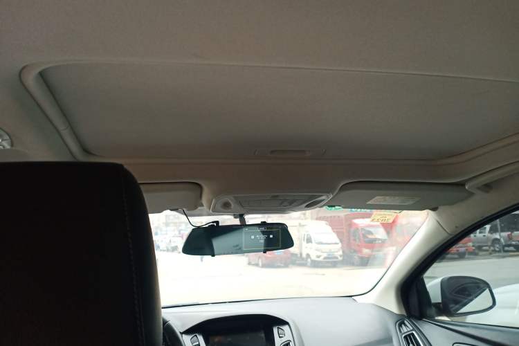 Used Ford Focus 2017 Sedan 1.6L Automatic Fashion Edition Smart Drive Version
