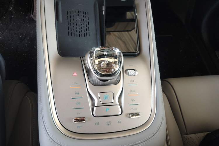 Used Denza N8 2023 Four-Wheel Drive Ultra-Hybrid Flagship Six-Seater Version