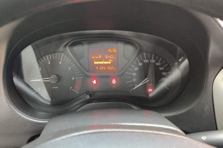 Used Citroen Elysee 2015 Zhishang Edition 1.6L Manual Fashion Model Instrument Cluster