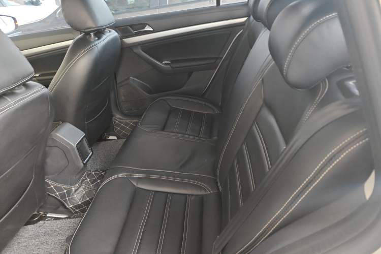 Used Volkswagen Gran Lavida 2015 1.6L Automatic Fashion Edition
