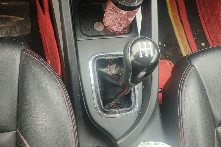 Used CHANGAN CS35 2015 1.6L Manual Luxury Model China V Standard Gear Lever