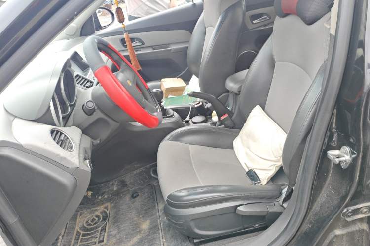 Used Chevrolet Cruze 2013 1.6L SE MT Left Front Seat