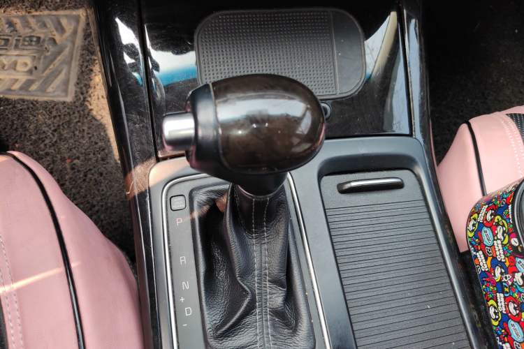 Used Kia Sorento 2015 Sorento L 2.4L Gasoline 4WD Elite Edition 5 Seats China IV Standard
