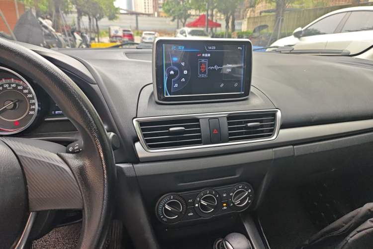 Used Mazda 3 Axela 2016 Sedan 1.5L Automatic Comfort Model