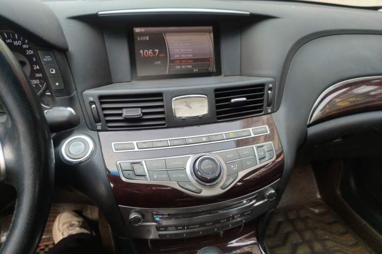 Used Infiniti Q70 2013 Q70L 2.5L Comfort Edition Audio And AC Panel