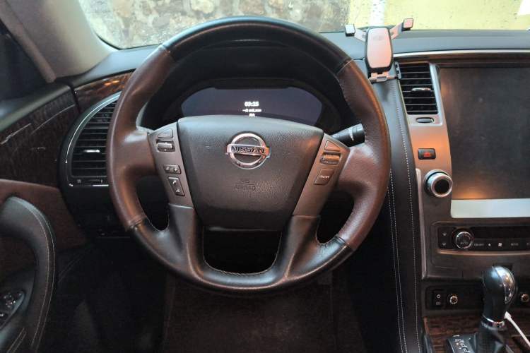Used Nissan Patrol 2018 4.0L LinkedIn Edition Steering Wheel