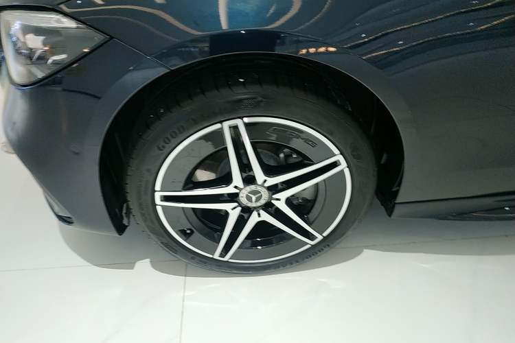 Used Mercedes-Benz C-Class 2024 C 260 L Brilliant Night Sports Edition Left Front Wheel Hub