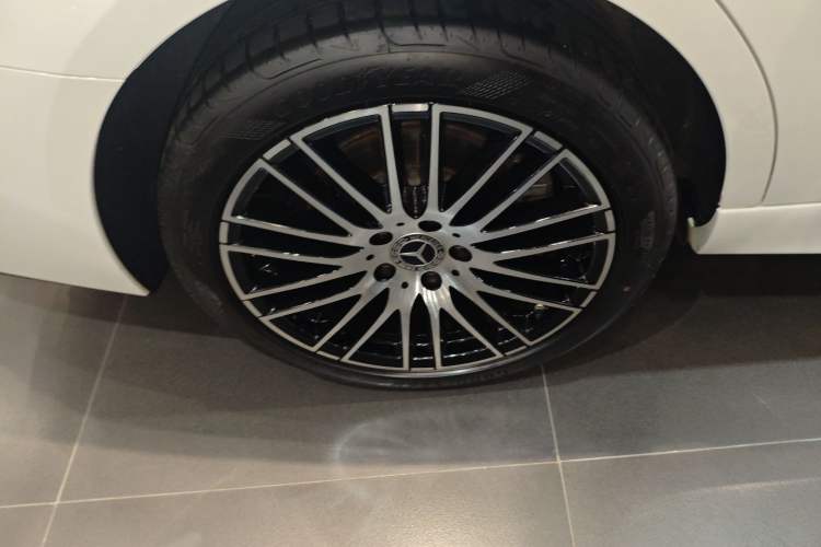 Used Mercedes-Benz C-Class 2024 Restyled C 260 L Sport Edition Right Rear Wheel Hub