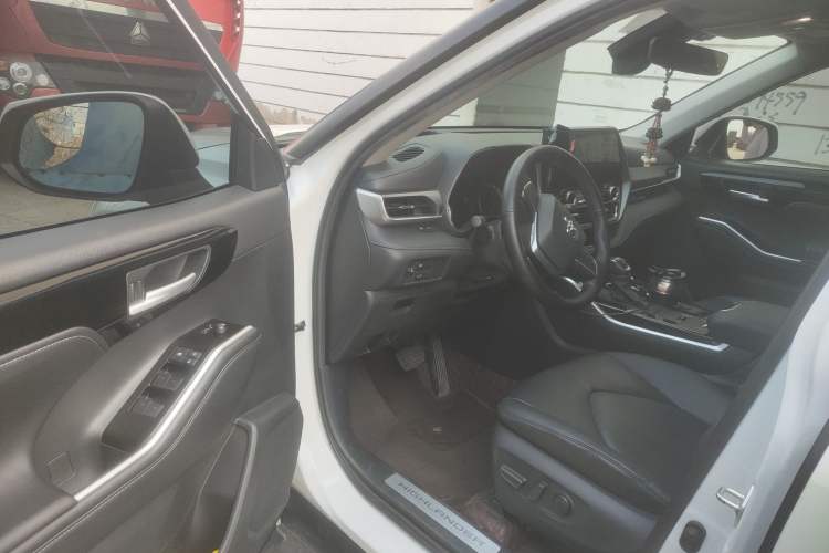 Used Toyota Highlander 2022 Dual-Engine 2.5L Four-Wheel Drive Prestige Version 7 Seats
