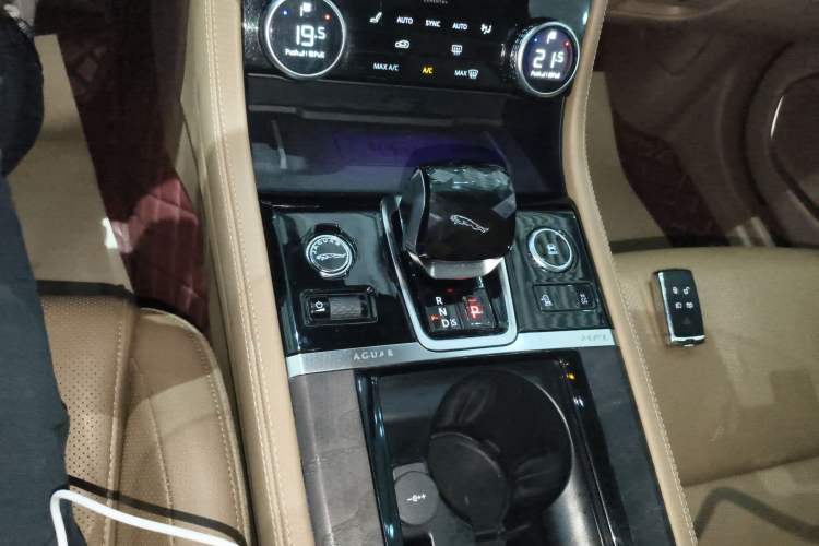 Used Jaguar XFL 2021 XFL 2.0T P250 Two-Wheel-Drive Luxury Deluxe Edition