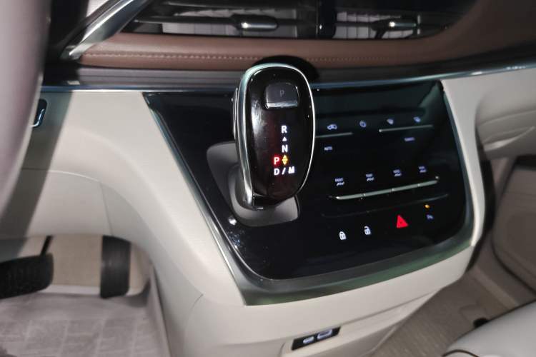 Used Buick GL8 2023 Land Executive Class 652T Luxury Model
