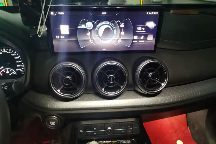 Used Wey VV5 2021 1.5T Two-Wheel Drive Color Pioneer Audio And AC Panel