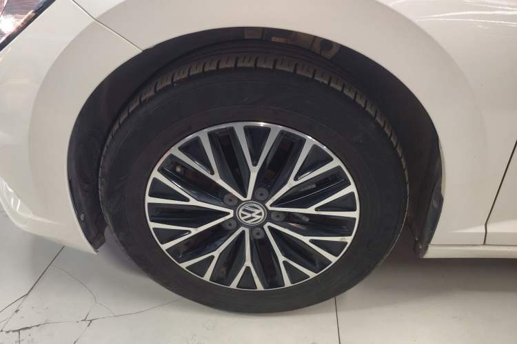 Used Volkswagen Sagitar 2019 280TSI DSG Comfort Version China VI Standard Left Front Wheel Hub