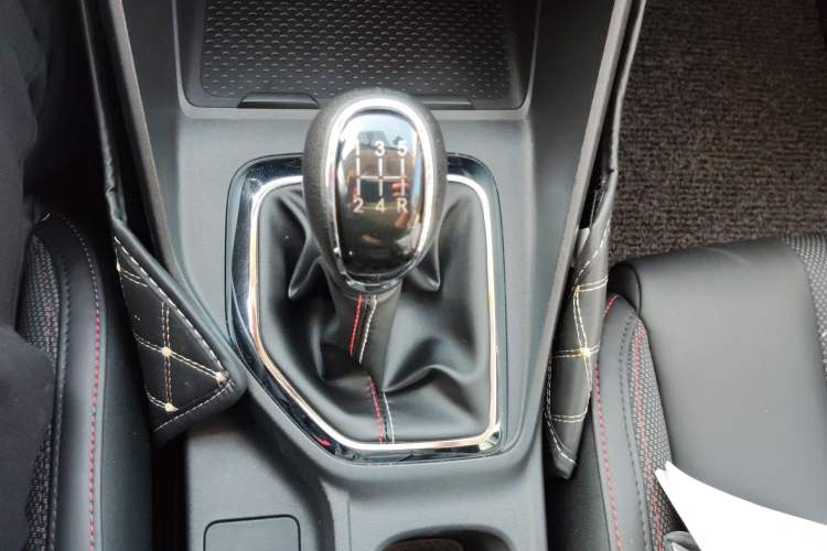 Used CHANGAN OSHAN X5 2021 Revised Version 1.6L Manual Luxury Edition
