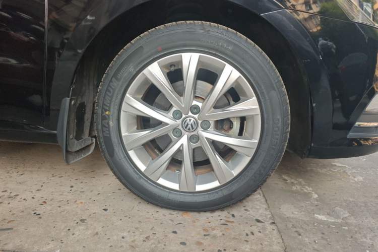 Used Volkswagen Lavida 2017 1.6L Automatic Comfort Edition Right Front Wheel Hub