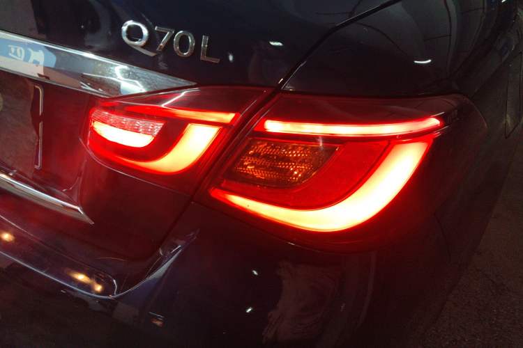Used Infiniti Q70 2017 Q70L 2.5L Elite Edition Right Rear Taillight