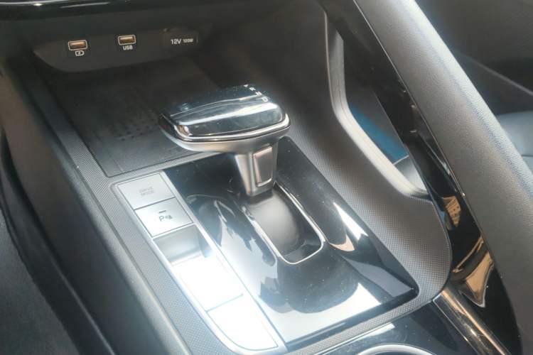Used Hyundai Elantra 2021 1.5L CVT LUX Prestige Edition Gear Lever