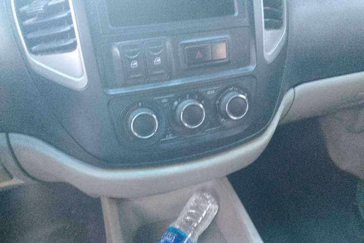 Used FORTHING Lingzhi 2016 V3 1.5L 7-Seater Standard Model China V Emission Standard