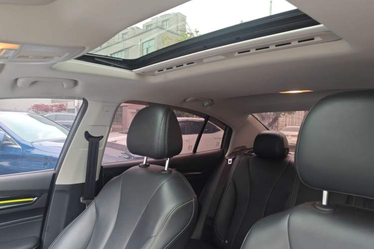 Used Roewe i5 2021 1.5L Manual Diamond Edition Headliner