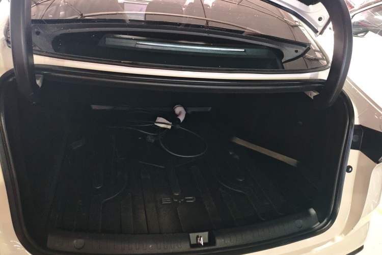 Used BYD Seal 06 New Energy 2025 DM-i Smart Drive 80KM Luxury Model Trunk