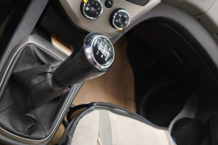 Used Chevrolet Aveo Sonic 2014 Sedan 1.4SL MT Comfort Edition
