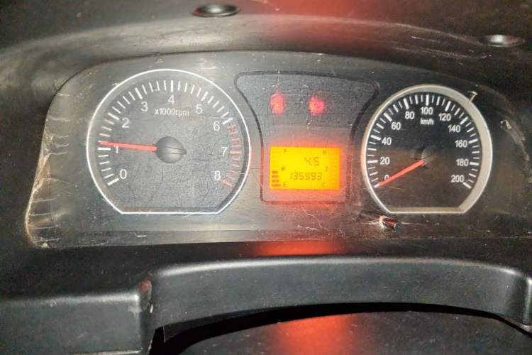 Used FORTHING Lingzhi 2014 M3 1.6L 7-Seater Comfort Model Odometer Close Up