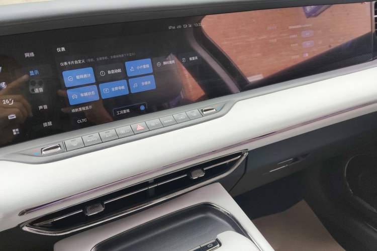 Used VOYAH FREE 2025 318 318 km Rear-Drive Touring Edition Audio And AC Panel