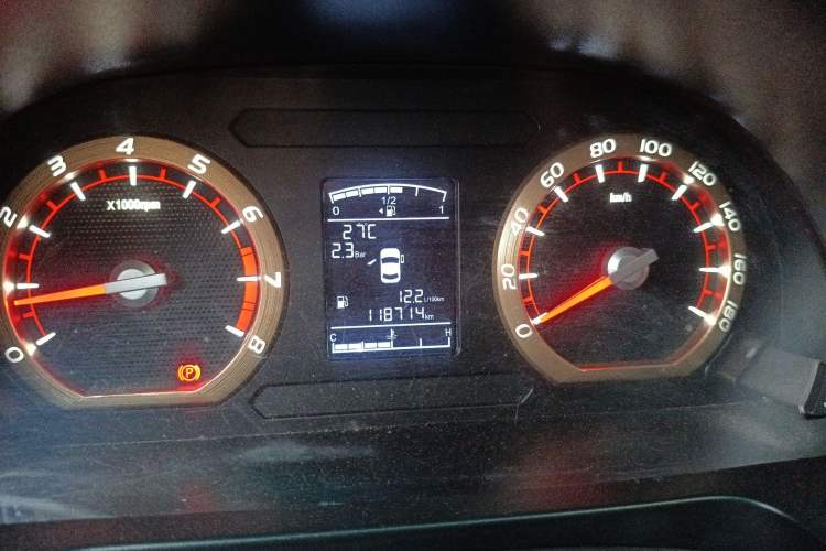 Used FORTHING Lingzhi 2019 M5L 1.6L 7-Seater Luxury Model China VI Standard Odometer Close Up