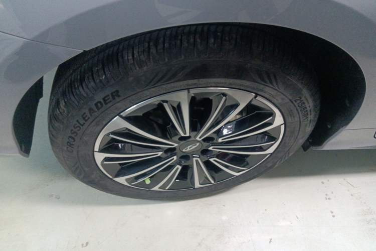 Used Chery Fengyun A8 2025 Model 70km Basic Version