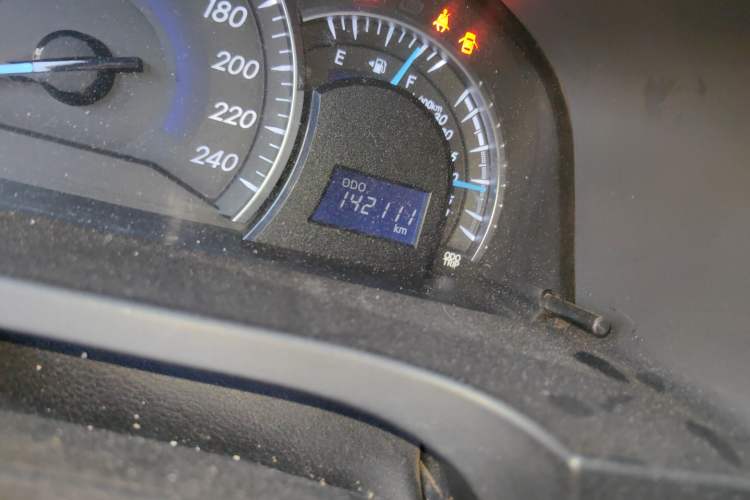 Used Toyota Camry 2015 2.0G Premier Edition Odometer Close Up