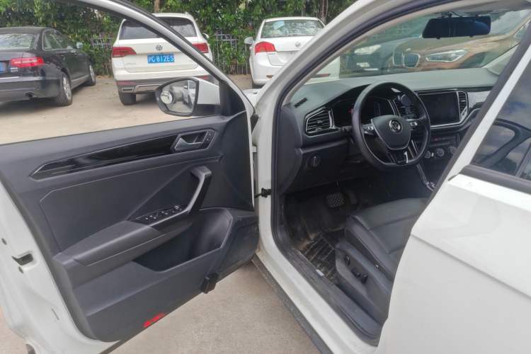 Used Volkswagen T-ROC 2022 280TSI DSG Two-Wheel Drive Comfort PLUS Driver Seat