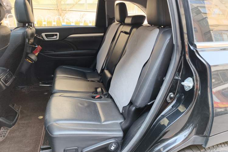 Used Toyota Highlander 2018 2.0T Four-Wheel Drive Luxury Edition 7 Seats China V Emission Standard
