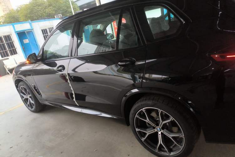 Used BMW X5 2023 xDrive 30Li Luxury M Sport Night Edition Package Left Side