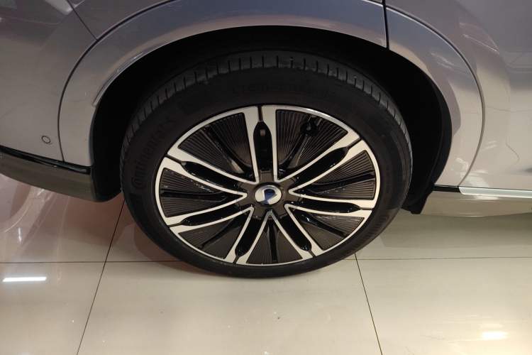 Used Denza N7 2025 630 All-Wheel Drive Intelligent Driving Dual-Laser Flagship Edition Right Rear Wheel Hub