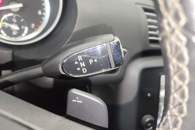 Used Mercedes-Benz R-Class 2017 R 320 4MATIC Business Edition Prestige Model Gear Lever