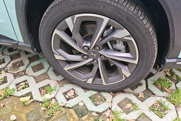 Used XPeng G3 2021 G3i 460N Right Front Wheel Hub