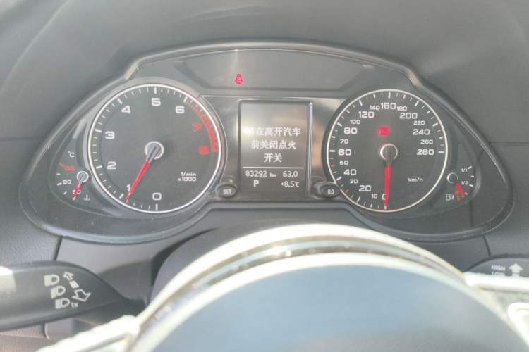 Used Audi Q5 2017 Plus 40 TFSI Ambition Model Odometer Close Up