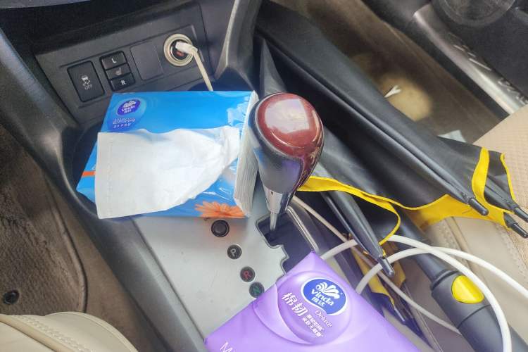 Used Toyota RAV4 2013 Special Edition 2.4L Automatic 4x4 Prestige Gear Lever