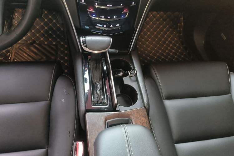 Used Cadillac XTS 2018 28T Tech Edition Gear Lever