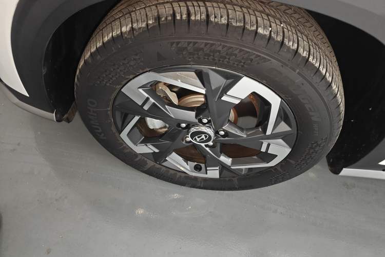 Used Hyundai ix35 2023 Musso 2.0L Deluxe Edition DLX
